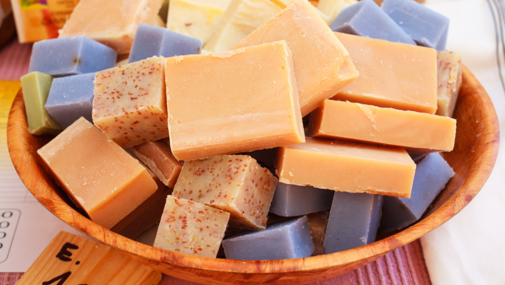 Liaudiškos priemonės nuo pelėsio: geriausi pelėsio valikliai 7 ūkinis muilas kaip priemonė nuo pelėsio